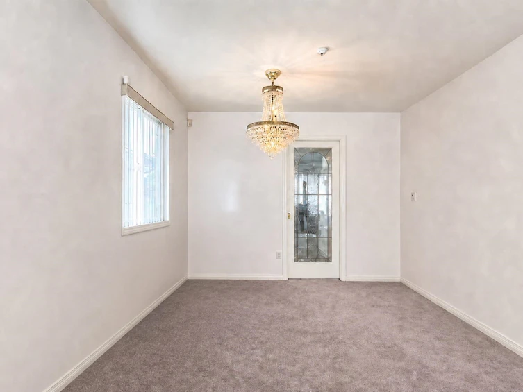 3211 Queens Avenue, Vancouver, BC, V5R 4T7 - 3