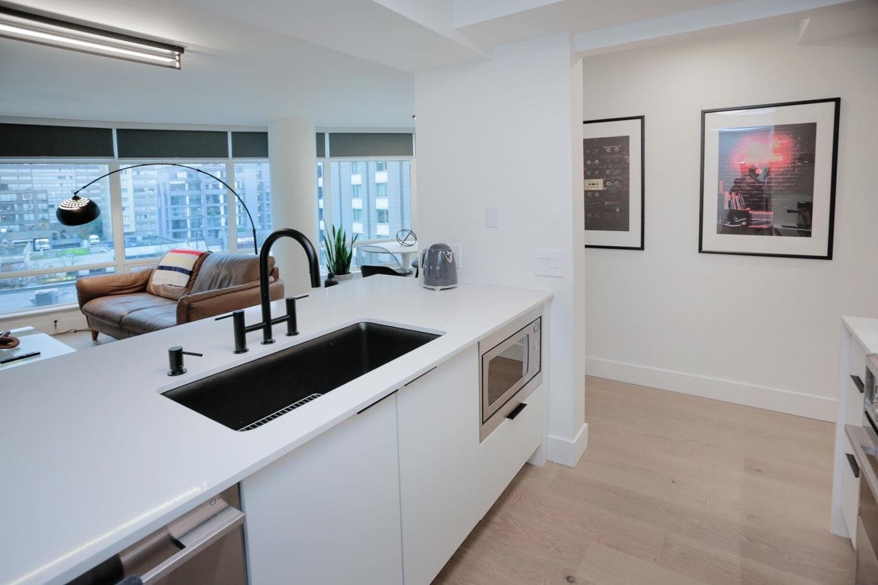 703-1288 Alberni Street, Vancouver, BC, V6E 4N5