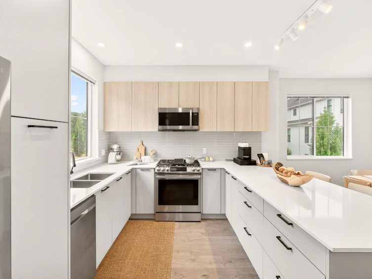94-488 Furness Street, New Westminster, BC, V3M 0M1 - 9