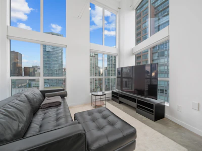 1012-933 Seymour Street - 3