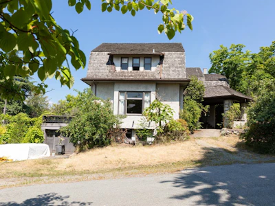4987 Connaught Drive - 4