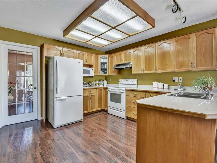 9256 152 Street, Surrey, BC, V3R 4G2 - 9