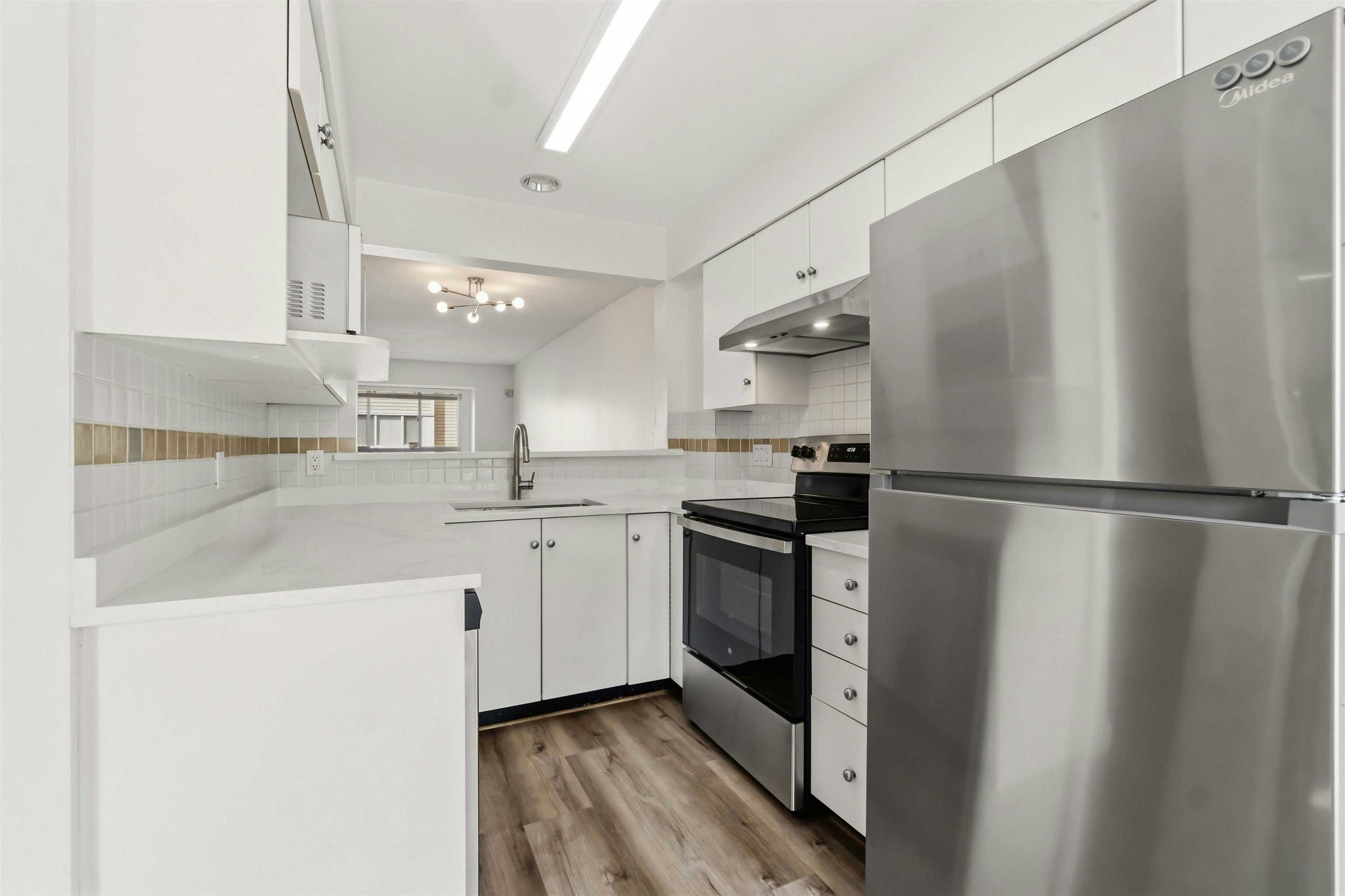 8433 Jellicoe Street, Vancouver, BC, V5S 2J4 - 6