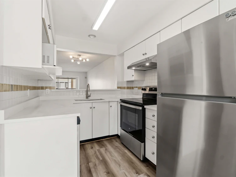 8433 Jellicoe Street, Vancouver, BC, V5S 2J4 - 6