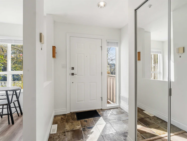 8433 Jellicoe Street, Vancouver, BC, V5S 2J4 - 4