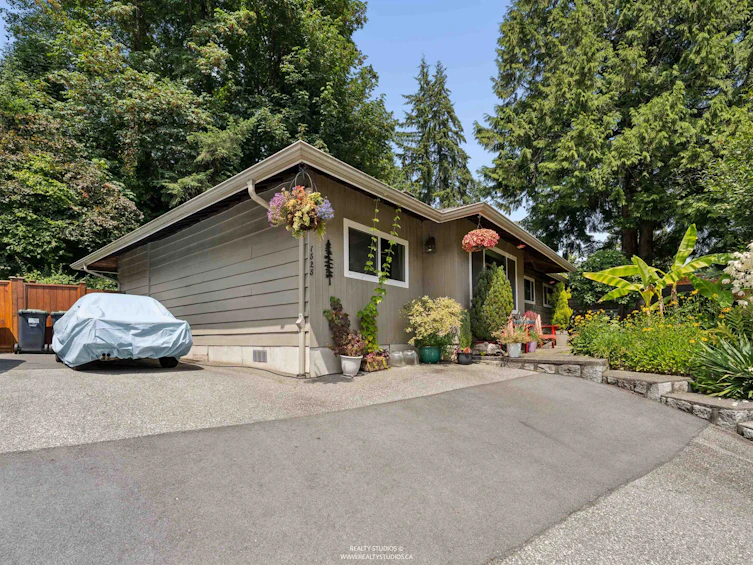 1525 Avonlynn Crescent, North Vancouver, BC, V7J 2V2