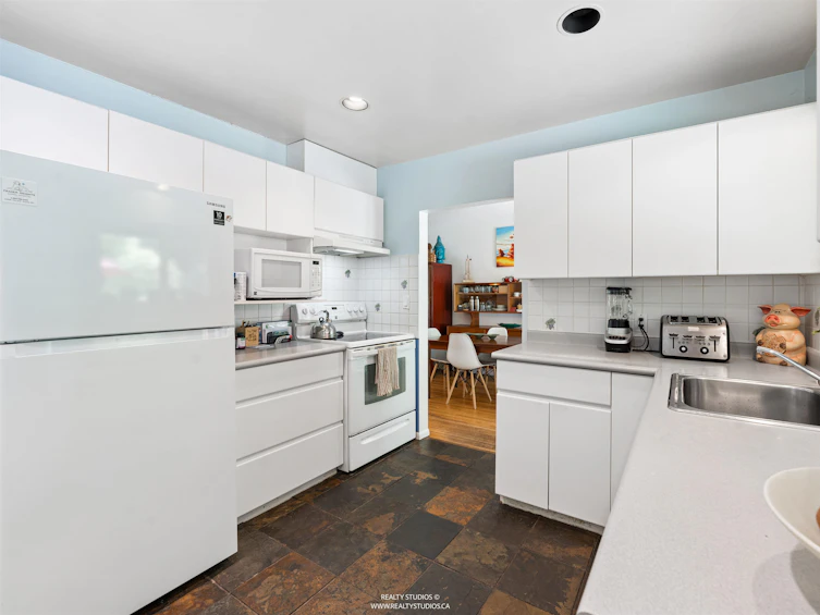 1525 Avonlynn Crescent, North Vancouver, BC, V7J 2V2 - 9