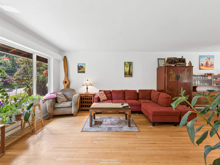 1525 Avonlynn Crescent, North Vancouver, BC, V7J 2V2 - 3