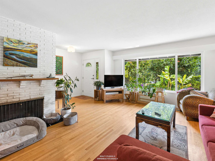 1525 Avonlynn Crescent, North Vancouver, BC, V7J 2V2 - 2