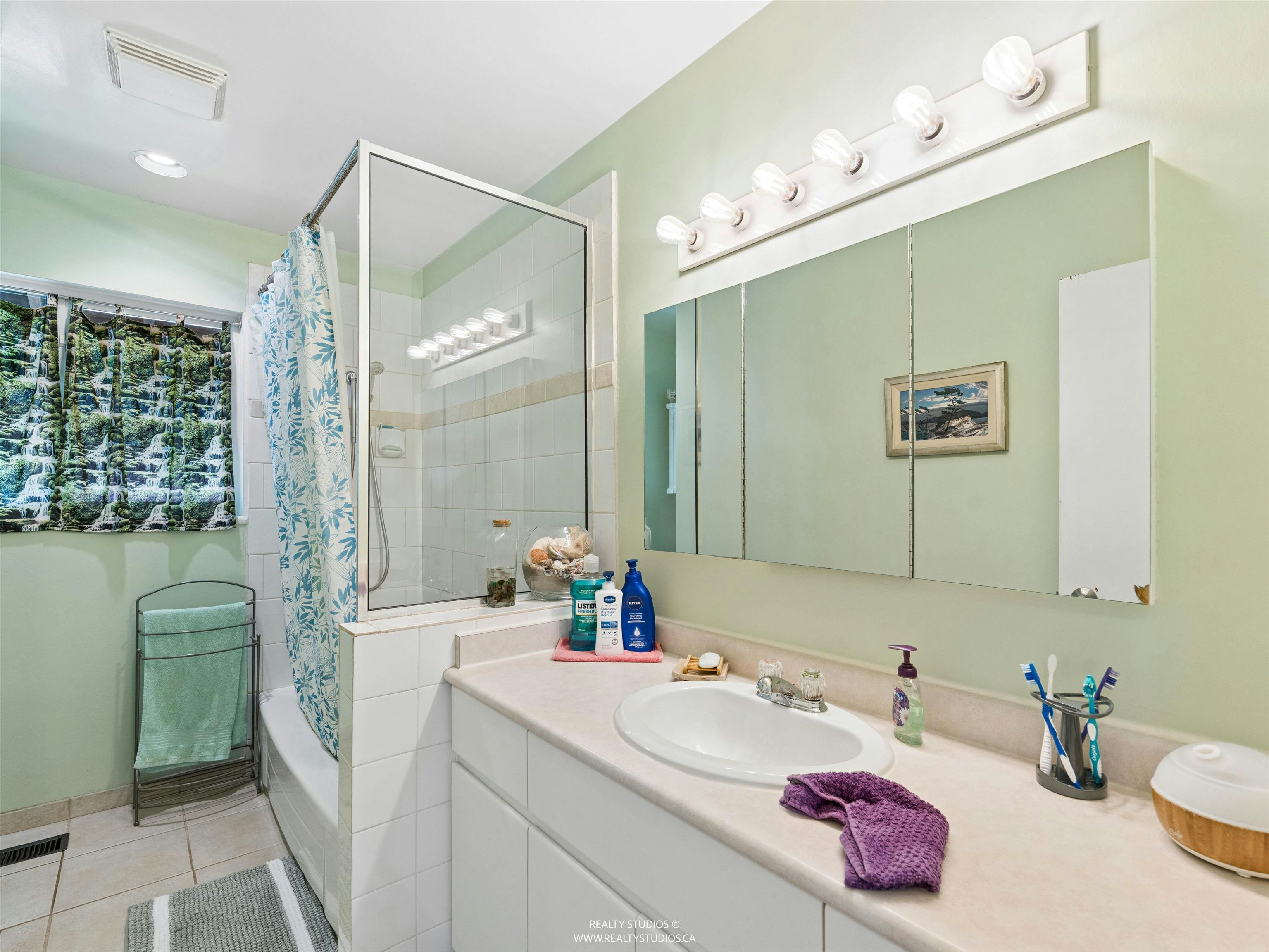 1525 Avonlynn Crescent, North Vancouver, BC, V7J 2V2 - 17