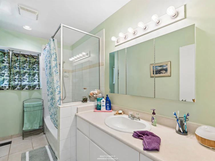 1525 Avonlynn Crescent, North Vancouver, BC, V7J 2V2 - 17
