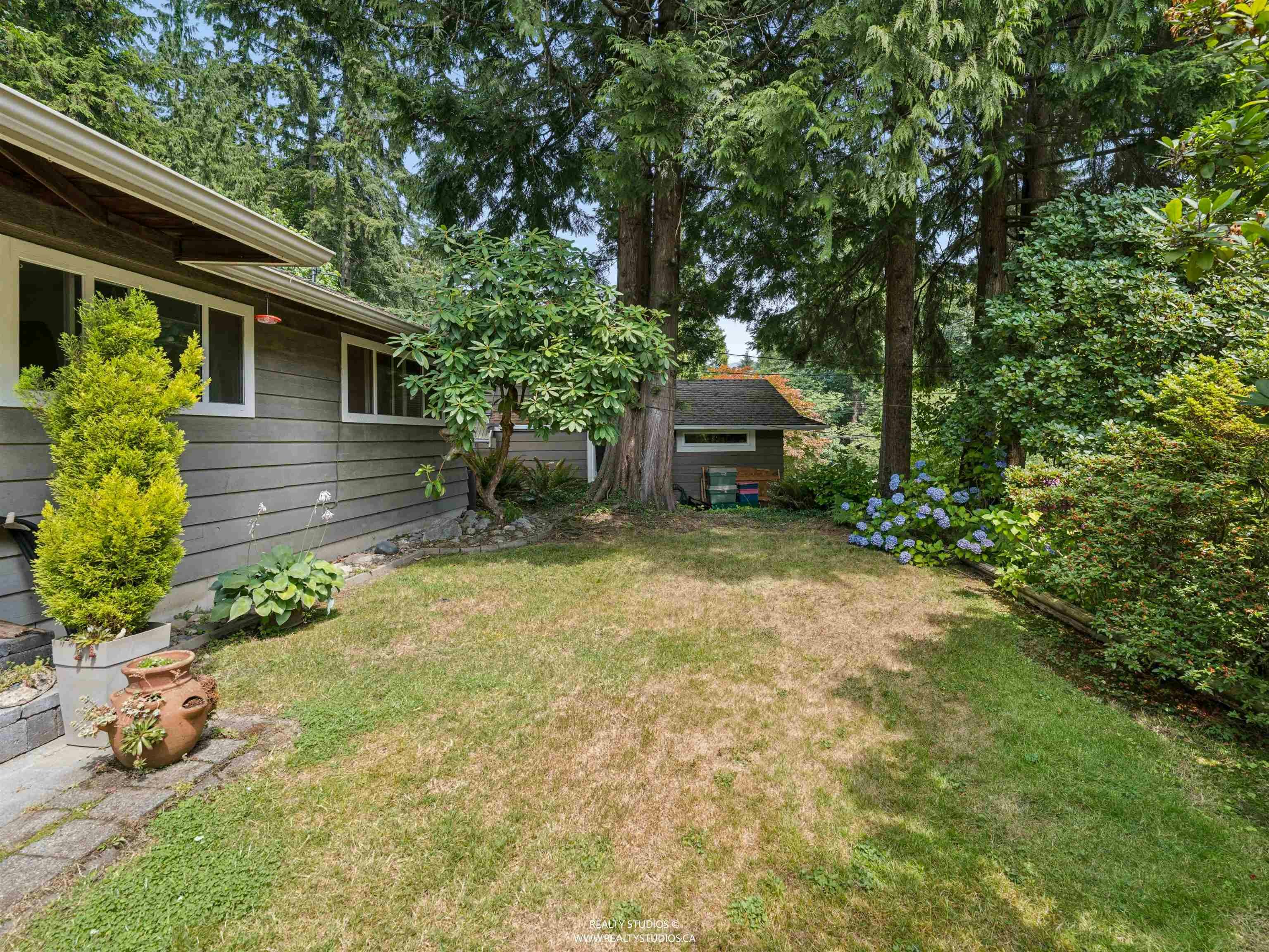 1525 Avonlynn Crescent, North Vancouver, BC, V7J 2V2 - 28