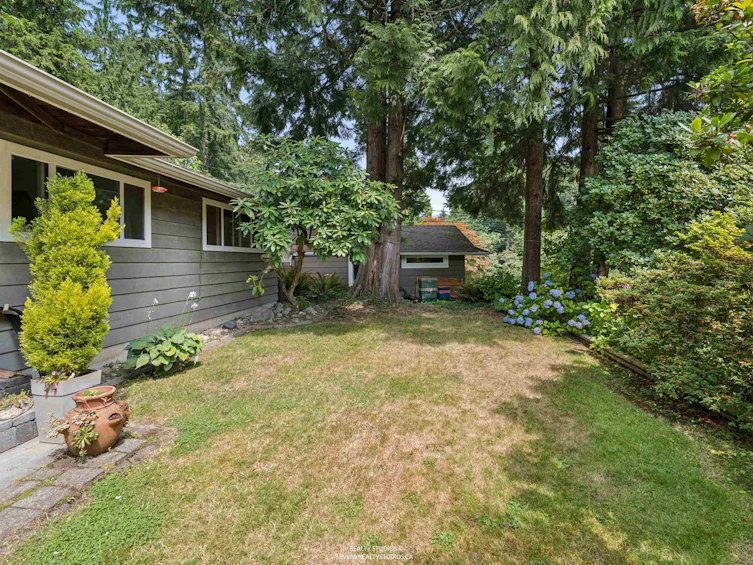 1525 Avonlynn Crescent, North Vancouver, BC, V7J 2V2 - 28