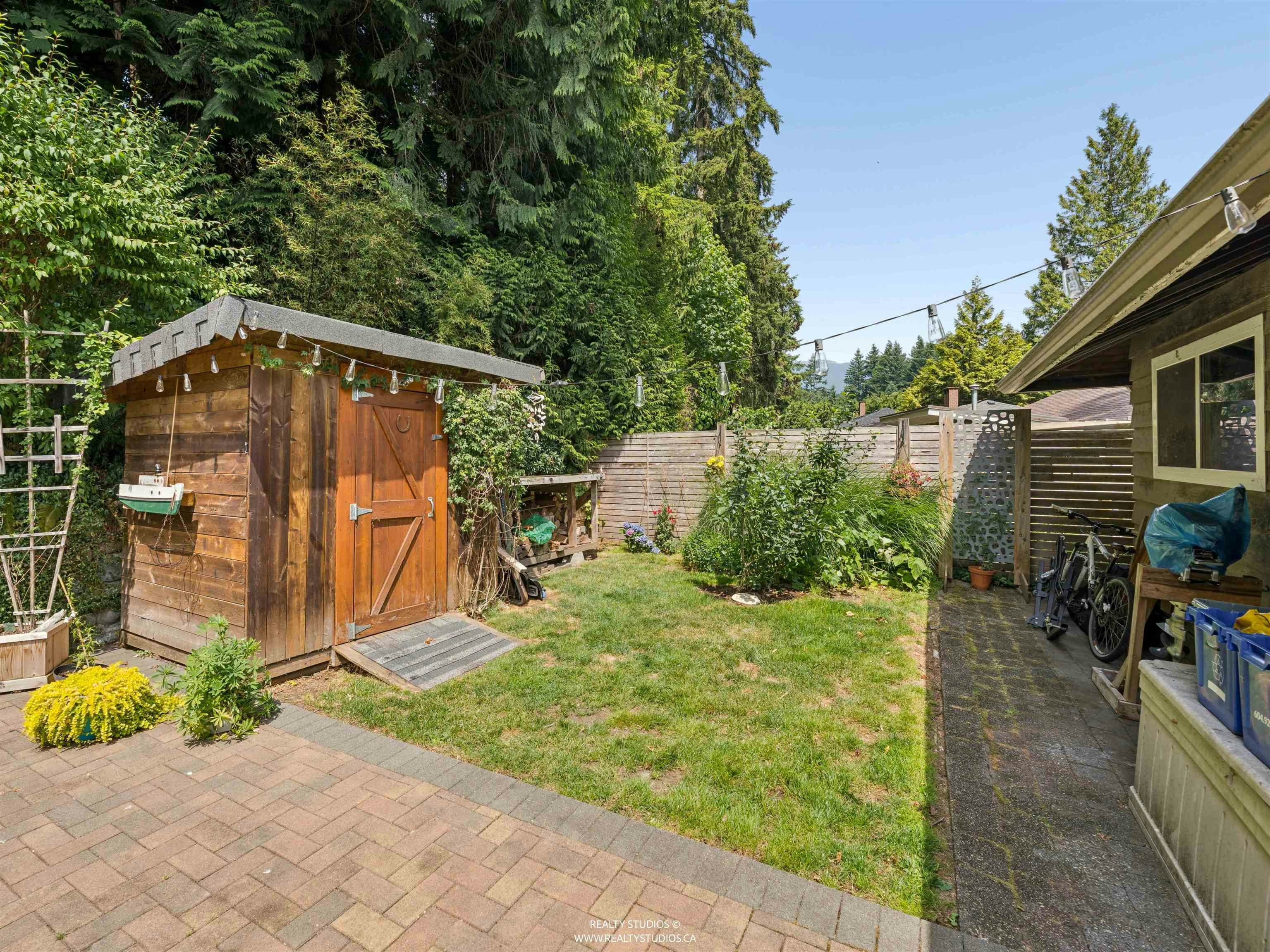 1525 Avonlynn Crescent, North Vancouver, BC, V7J 2V2 - 26