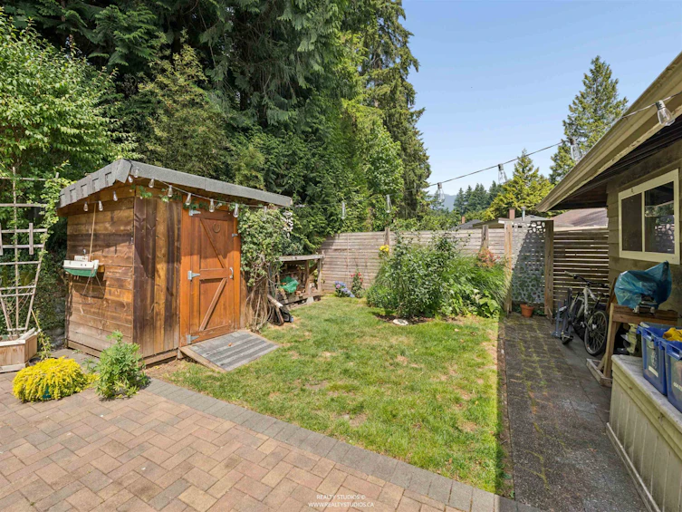 1525 Avonlynn Crescent, North Vancouver, BC, V7J 2V2 - 26