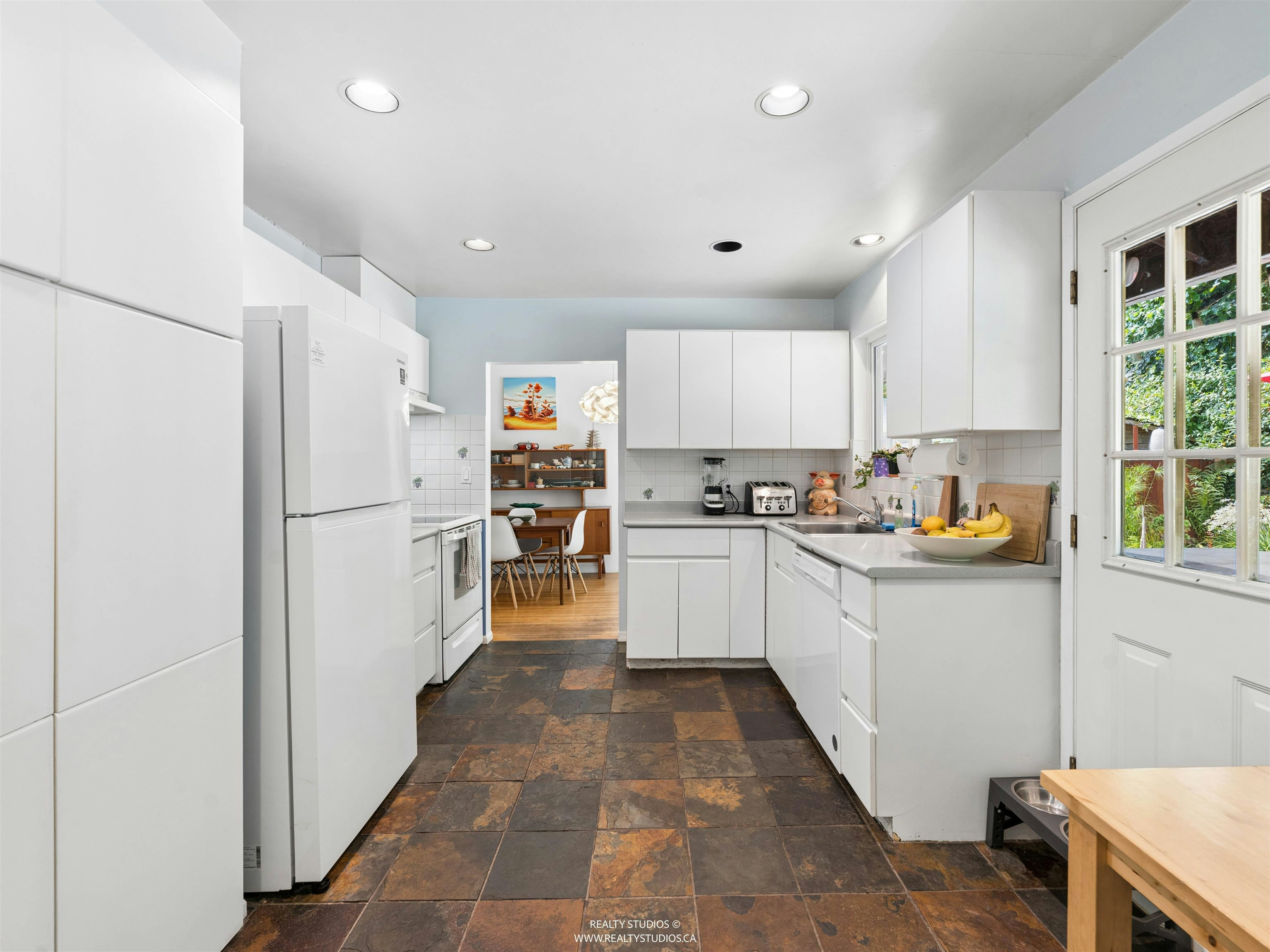 1525 Avonlynn Crescent, North Vancouver, BC, V7J 2V2 - 8