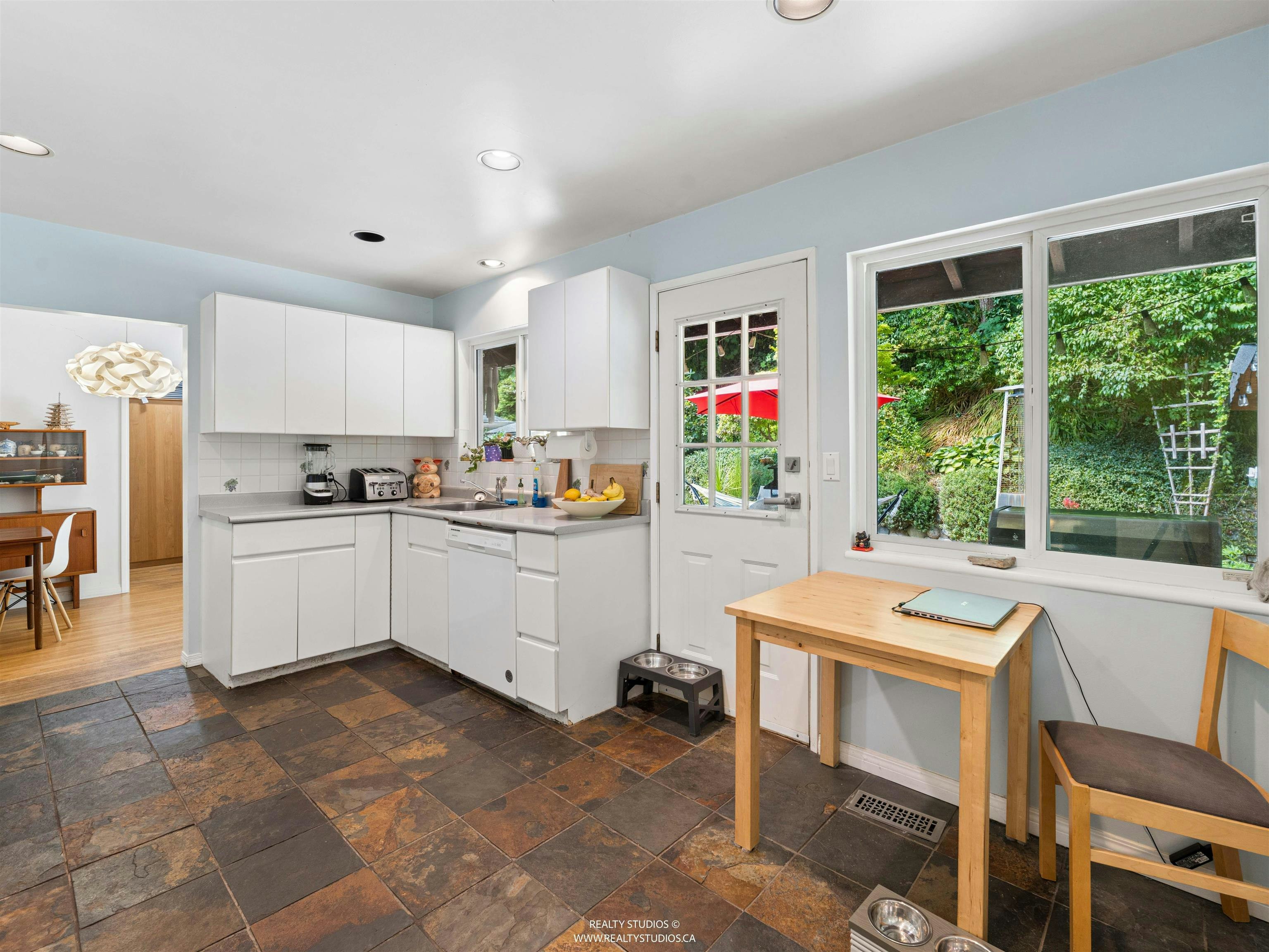 1525 Avonlynn Crescent, North Vancouver, BC, V7J 2V2 - 11