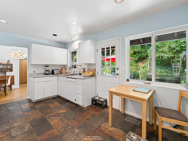 1525 Avonlynn Crescent, North Vancouver, BC, V7J 2V2 - 11