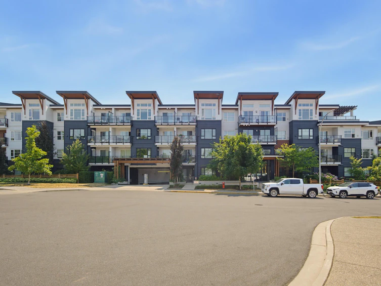 202-22136 49 Avenue, Langley, BC, V3A 0M8