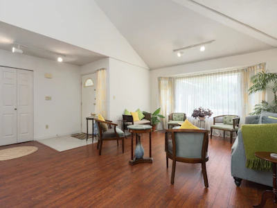 15753 98 Avenue - 5