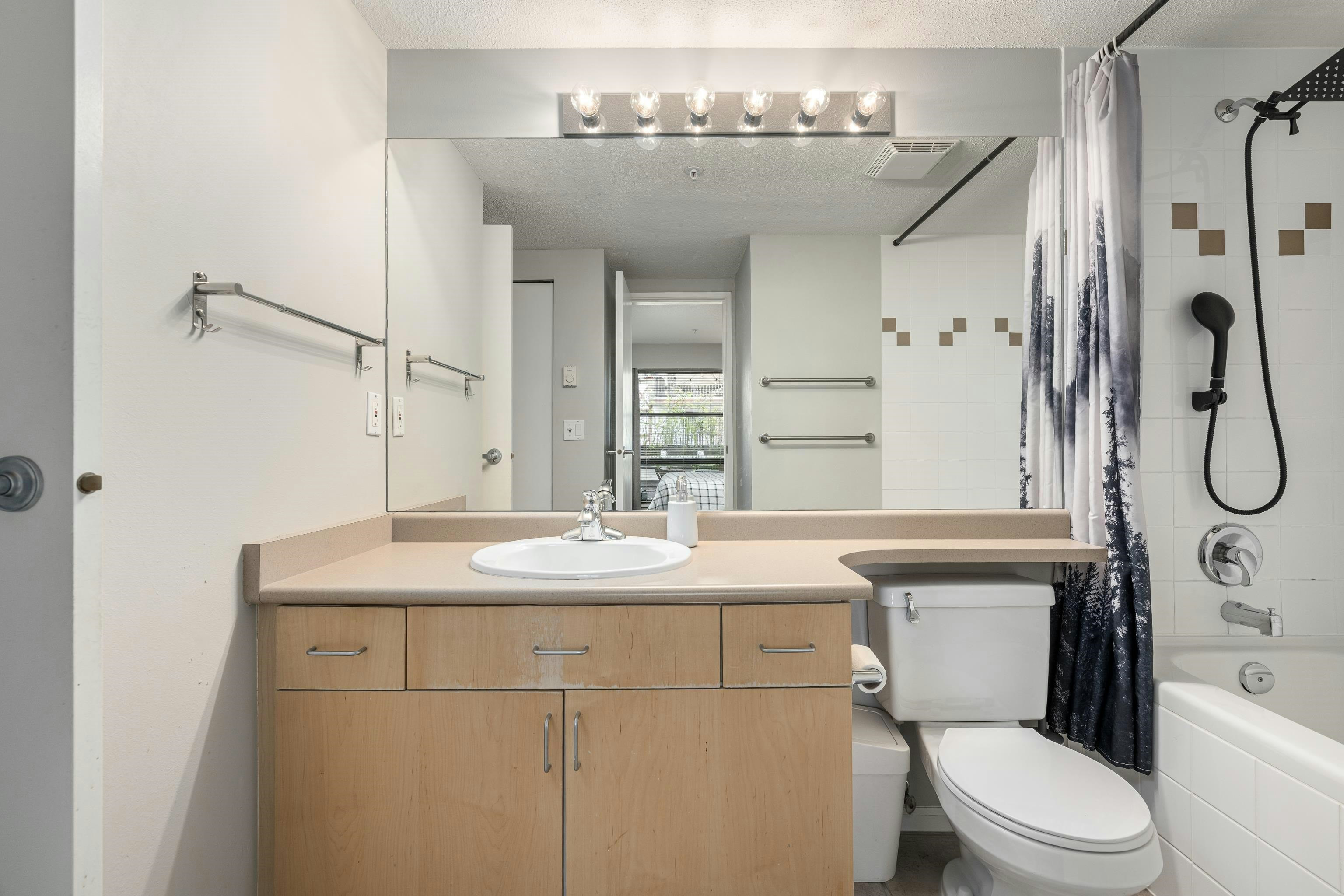 305-124 W 3rd Street, North Vancouver, BC, V7M 1E8 - 22