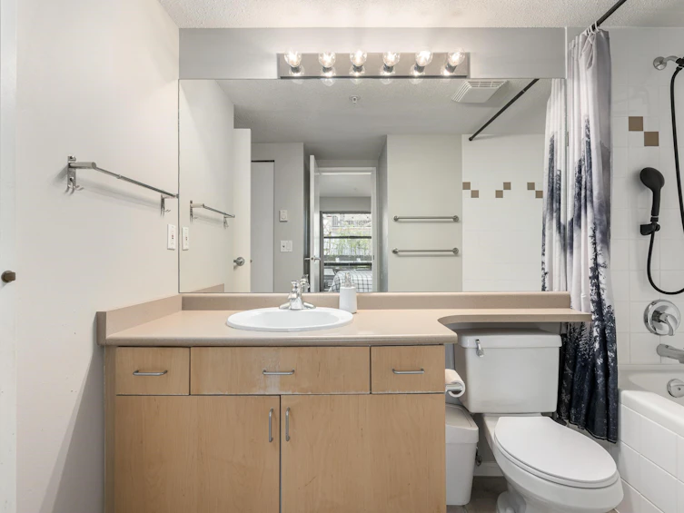 305-124 W 3rd Street, North Vancouver, BC, V7M 1E8 - 22