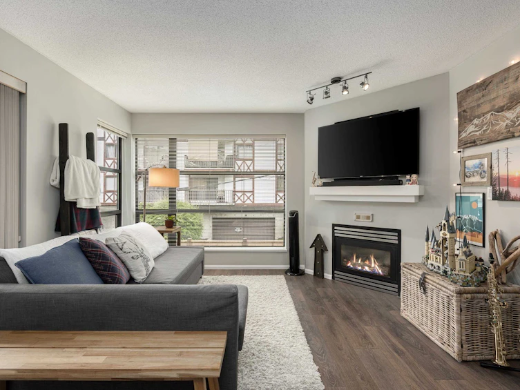 305-124 W 3rd Street, North Vancouver, BC, V7M 1E8 - 2