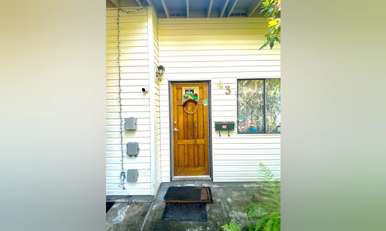 43-8555 King George Boulevard