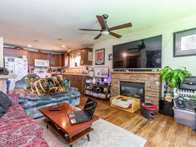 9475 Stanley Street - 4