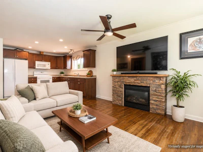 9475 Stanley Street - 4
