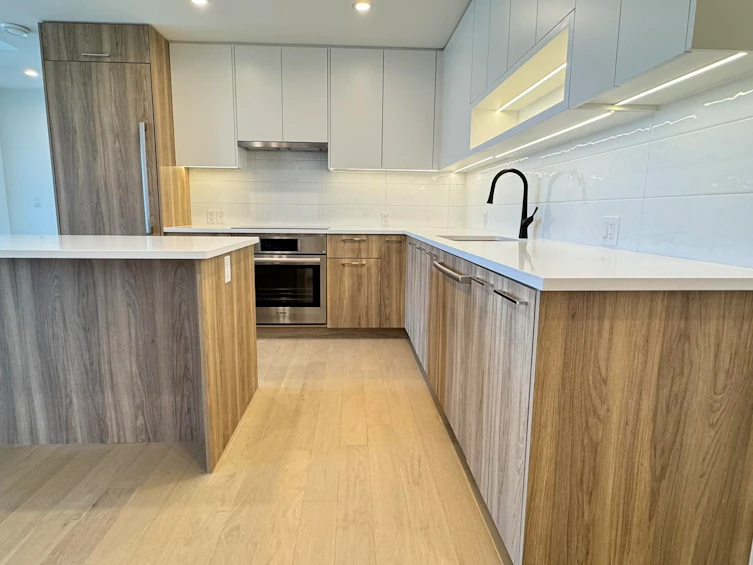 605-8398 Oak Street, Vancouver, BC, V6P 0L9