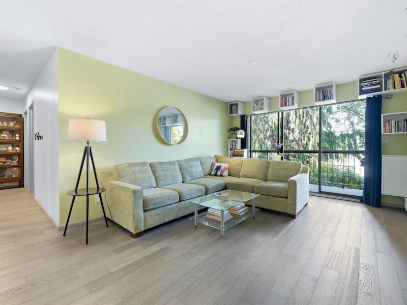 201 - 1622 Frances Street, Vancouver BC V5L 1Z4