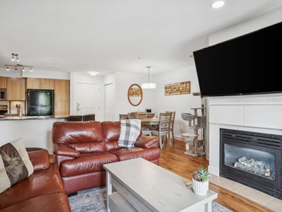 305-12020 207a Street - 4
