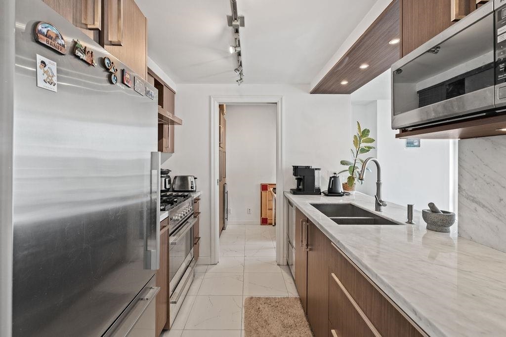 3302-193 Aquarius Mews, Vancouver, BC, V6Z 2Z2 - 12