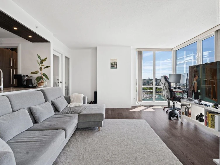 3302-193 Aquarius Mews, Vancouver, BC, V6Z 2Z2 - 2
