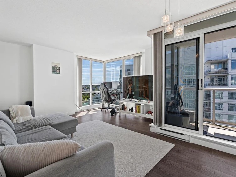 3302-193 Aquarius Mews, Vancouver, BC, V6Z 2Z2 - 3