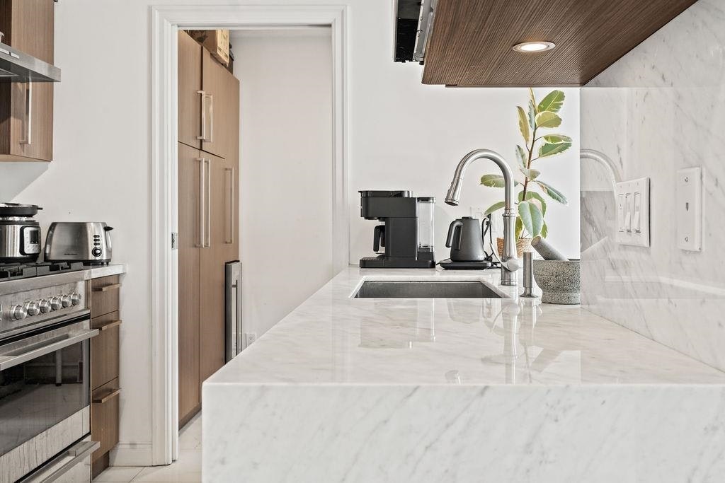 3302-193 Aquarius Mews, Vancouver, BC, V6Z 2Z2 - 9