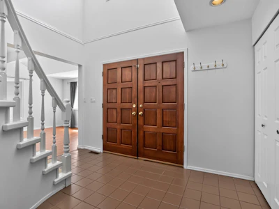 16327 Northglen Close - 4