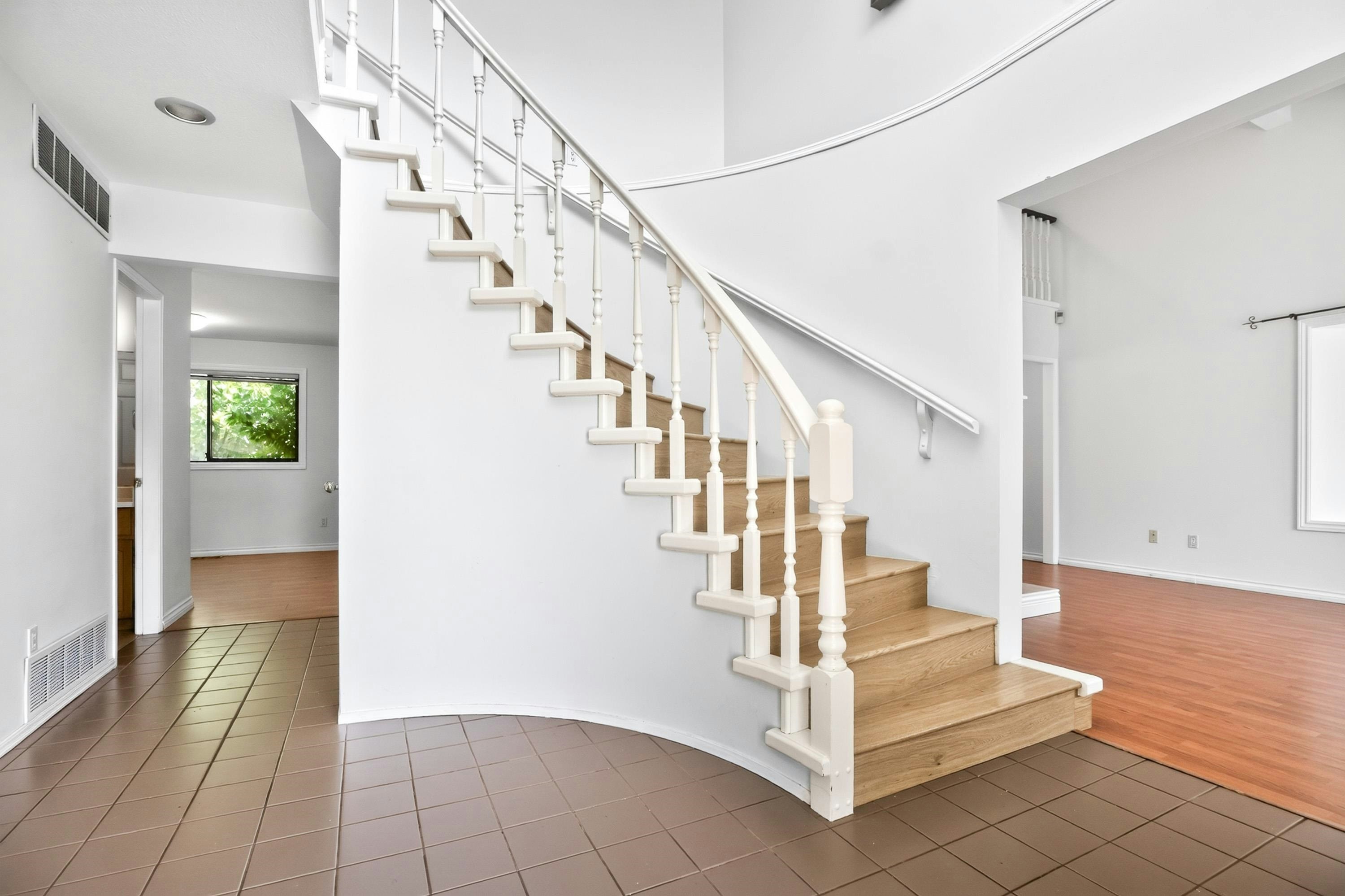 16327 Northglen Close, Surrey, BC, V4N 1X8 - 5