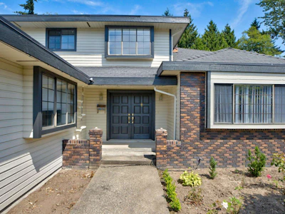 16327 Northglen Close - 2