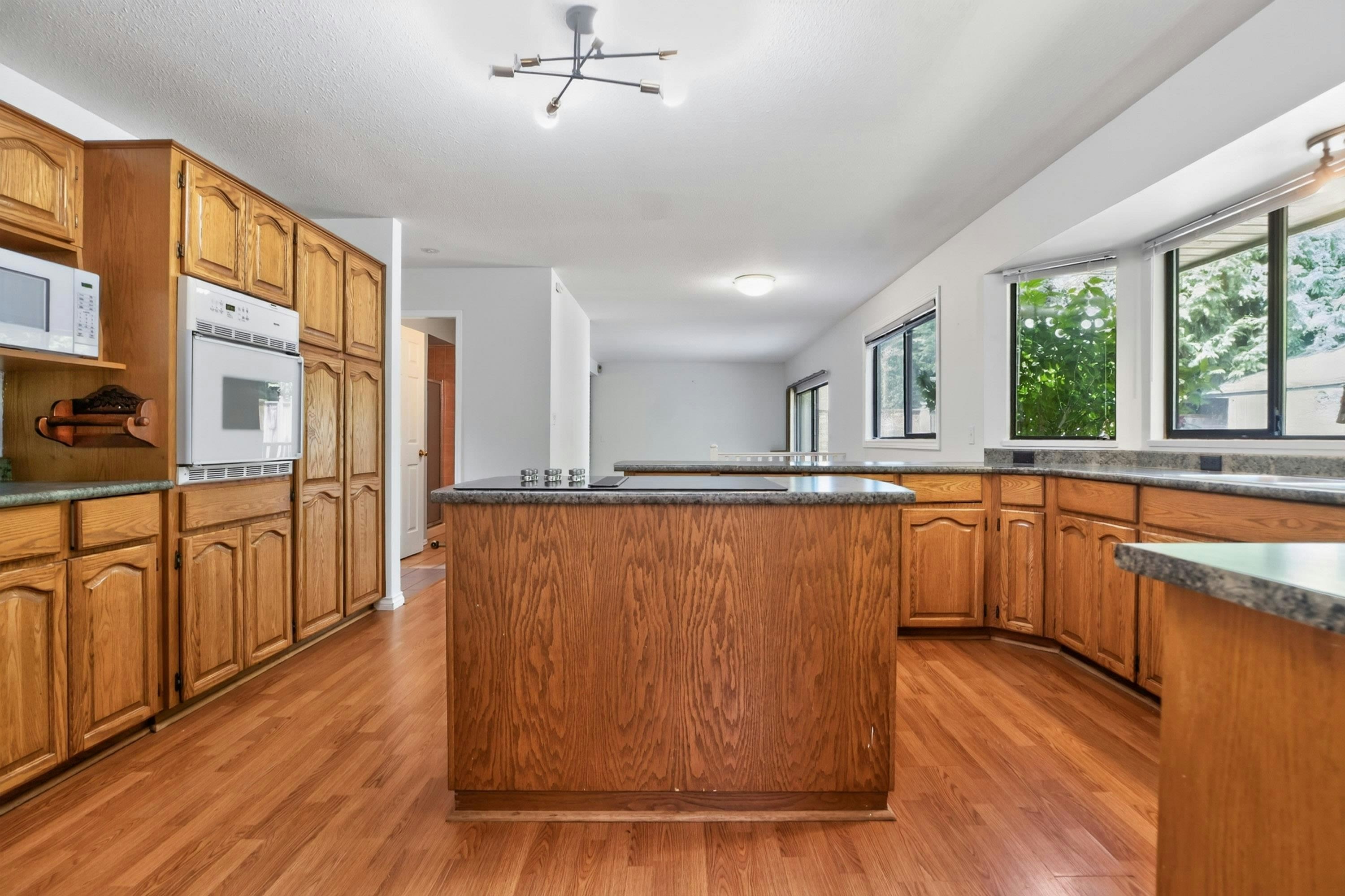 16327 Northglen Close, Surrey, BC, V4N 1X8 - 10