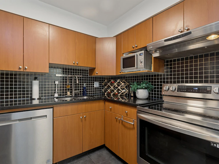 102-1689 E 4th Avenue, Vancouver, BC, V5N 1J7 - 14