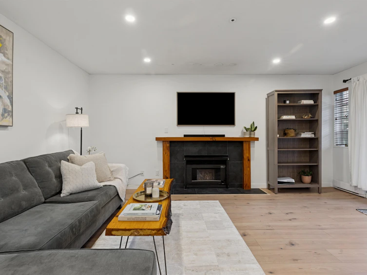 102-1689 E 4th Avenue, Vancouver, BC, V5N 1J7 - 13