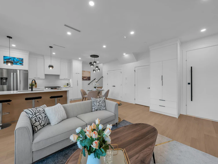 2713 Cheyenne Avenue, Vancouver, BC, V5R 4R5 - 2