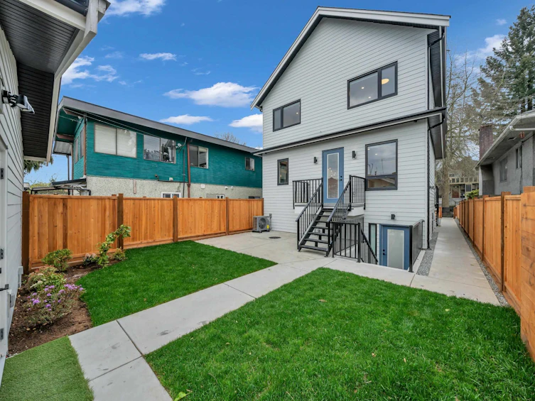 2713 Cheyenne Avenue, Vancouver, BC, V5R 4R5