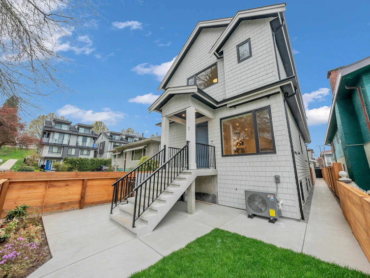 2715 Cheyenne Avenue, Vancouver, BC, V5R 4R5