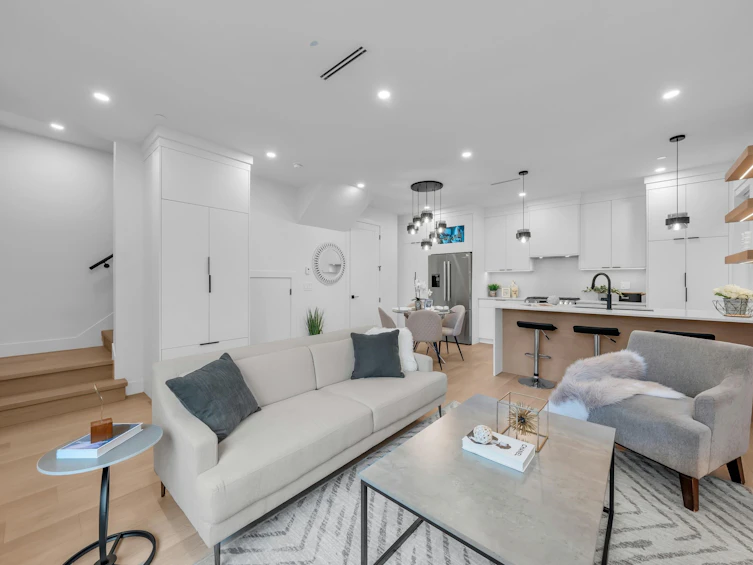 2715 Cheyenne Avenue, Vancouver, BC, V5R 4R5 - 3