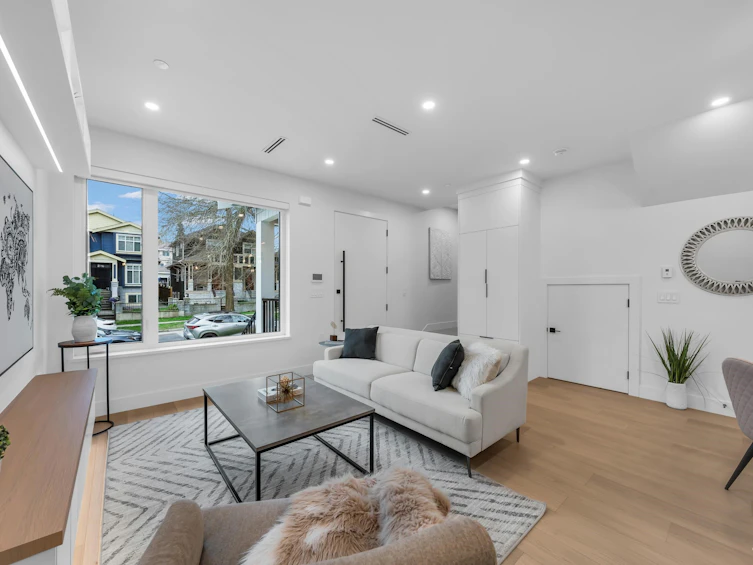 2715 Cheyenne Avenue, Vancouver, BC, V5R 4R5 - 4