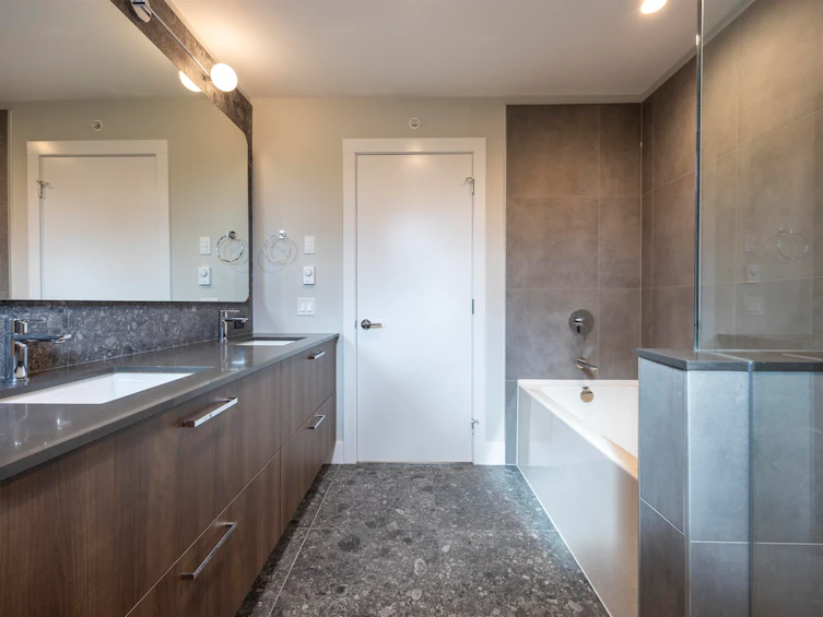 102-2322 Emery Court, North Vancouver, BC, V7J 0G3 - 23