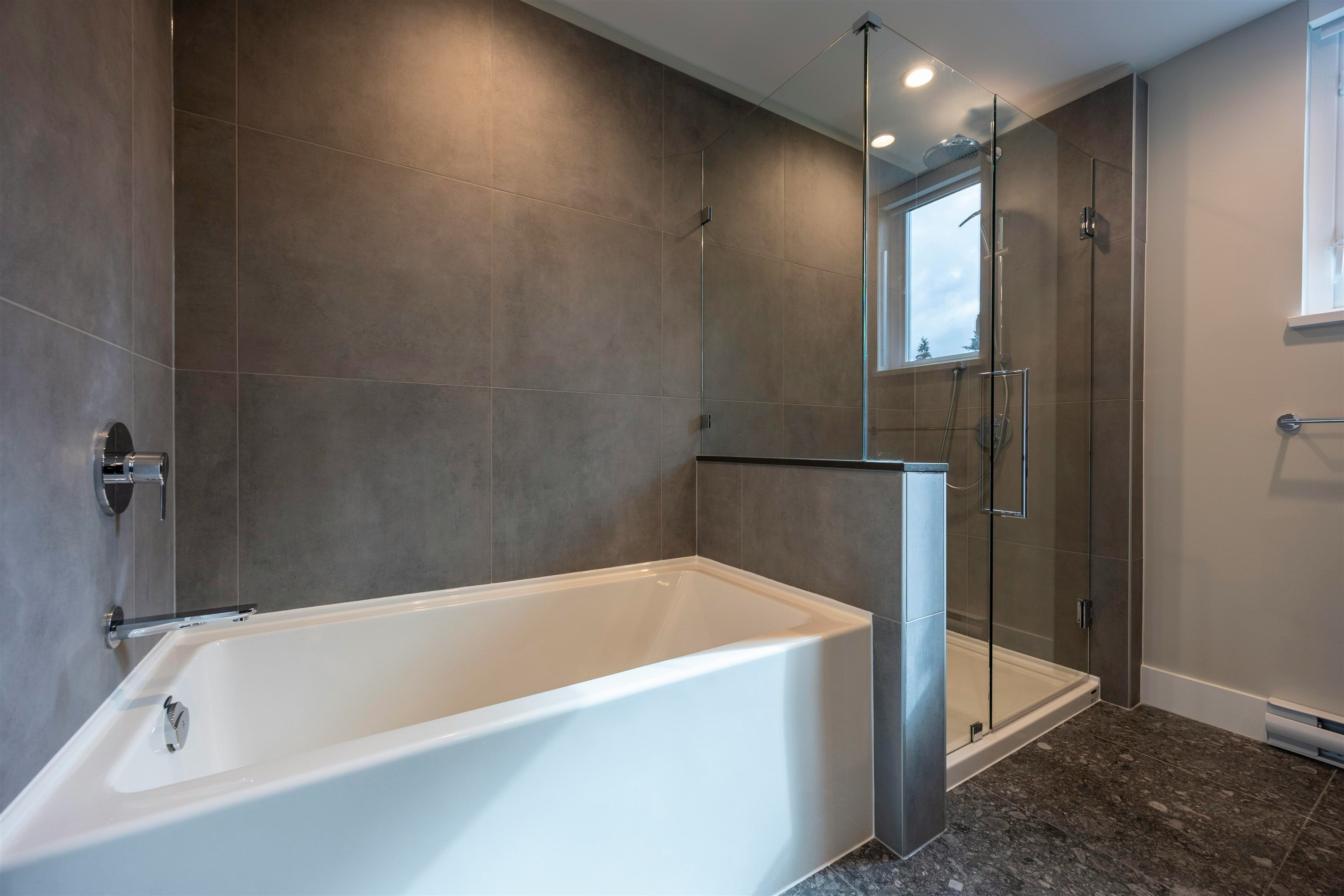 102-2322 Emery Court, North Vancouver, BC, V7J 0G3 - 24